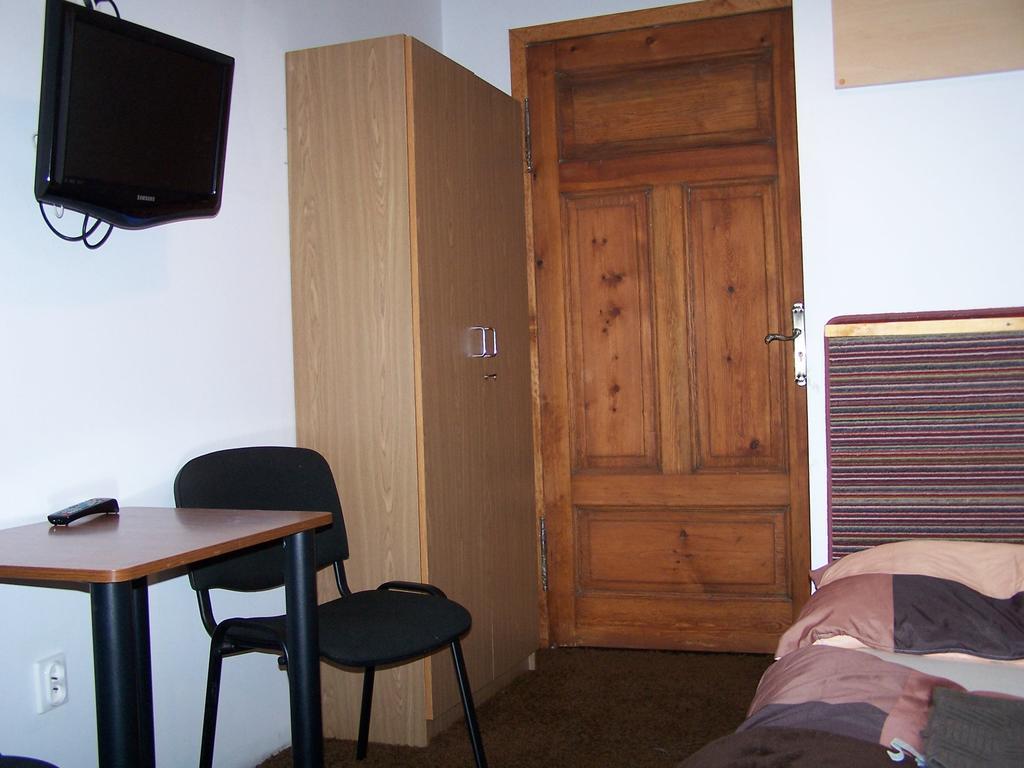 Film Hostel Poznan Room photo
