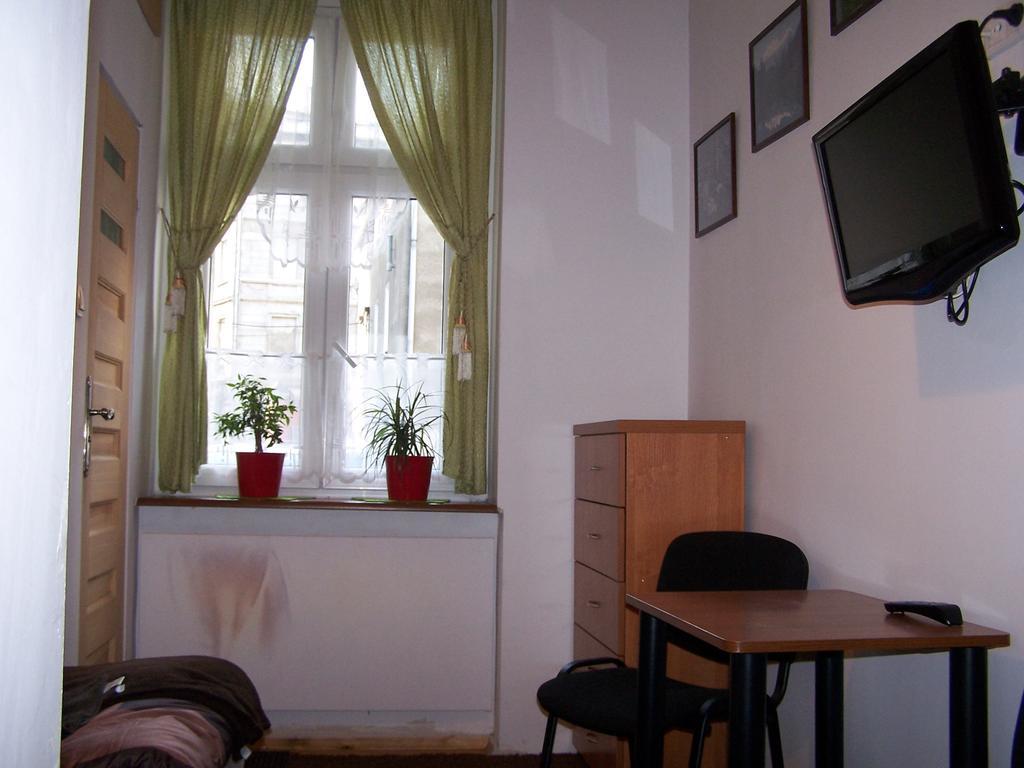Film Hostel Poznan Exterior photo