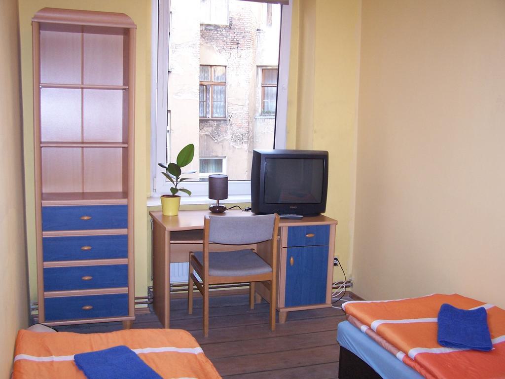 Film Hostel Poznan Room photo